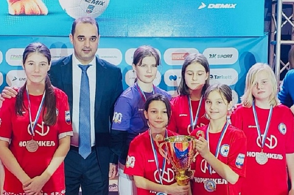 Команда спортивного клуба «Коммунарка» школы №2070 стала серебряным призером Всероссийских соревнований по мини-футболу